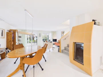 Wo Wohnqualität zuhause ist - Familienhaus mit Wintergarten und Solaranlage - Bild