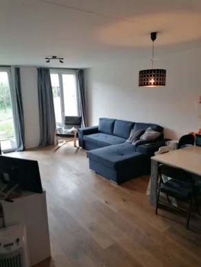 2.5-Zimmer-Erdgeschosswohnung mit Sitzplatz in ruhiger Umgebung - Bild