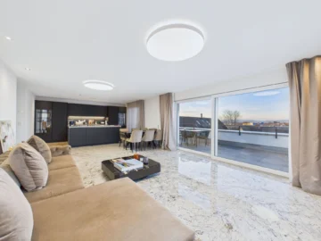 Exklusive 4.5-Zimmer-Attikawohnung - Luxusausbau, Designer-Küche & zwei Terrassen im Zentrum von Kloten - Bild