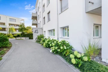 Modern gestaltete 4.5-Zimmer-Attikawohnung in gut erschlossener Lage - Bild