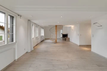 Grosszügige 8.5-Zimmer-Wohnung Watt - Bild